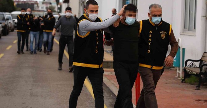 Kaçırdıkları genci darp edip elektro şok verdiler