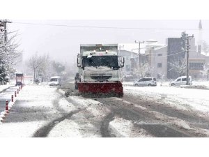 Isparta’da karla mücadelede 24 saat mesai