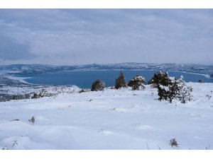 Vali Arslantaş vatandaşları Salda gölü manzaralı kayak merkezine davet etti