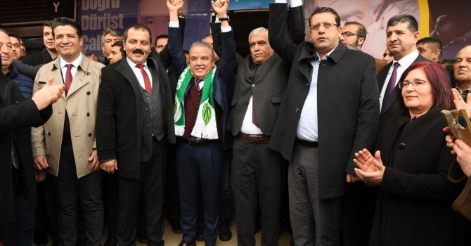 Büyükşehir Adayı Böcek, bayram coşkusuyla karşılandı