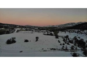 Burdur’da yüksek kesimlerde etkili olan kar yağışı eşsiz manzaralar oluşturdu