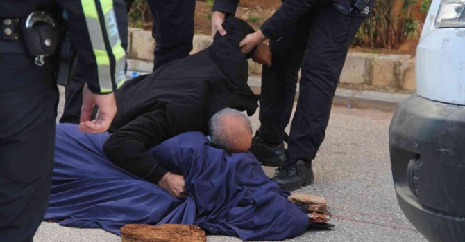 Kazada hayatını kaybeden eşine son kez sarıldı, yakarışları yürek burktu