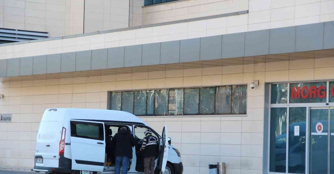 Tartıştığı eşini demir çubukla başına vurarak öldürdü