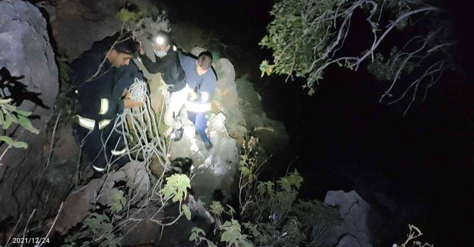 Alanya Kalesi’nde mahsur kalan Kırgız turistleri itfaiye kurtardı