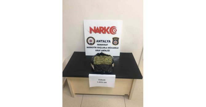 Yolcu otobüsündeki valizden 1 kilo 25 gram esrar çıktı