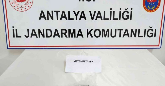 Yol kontrol noktasında durdurulan araçtaki yolcularda uyuşturucu bulundu