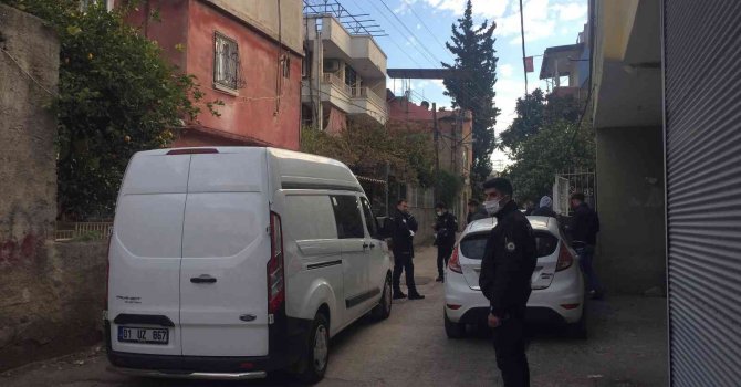 Eşini vurup, kendi kafasına sıktı