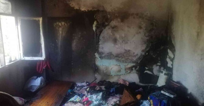 Sobadan çıkan kıvılcım evi yaktı