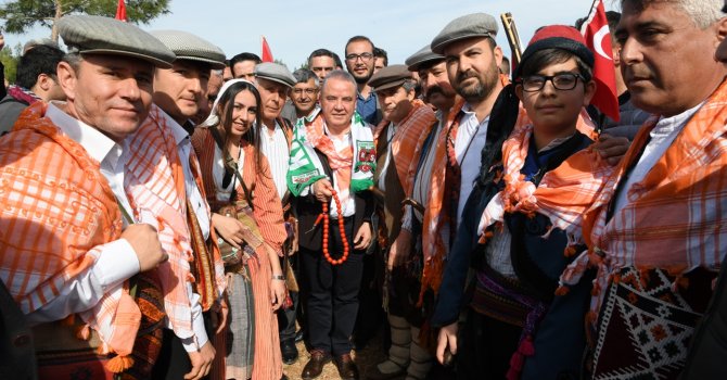 Böcek’e, Alanya ve Kaş’ta sevgi seli