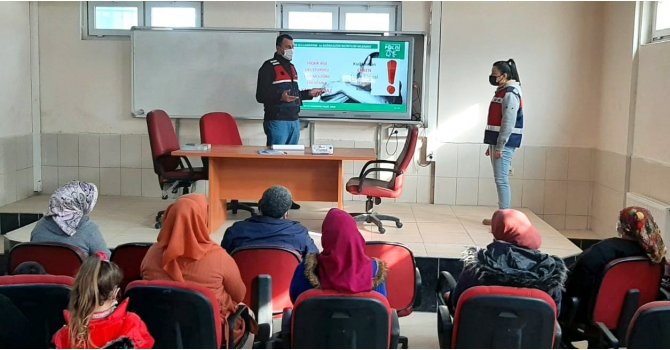 Jandarma ekiplerinden kadınlara narkotik eğitimi