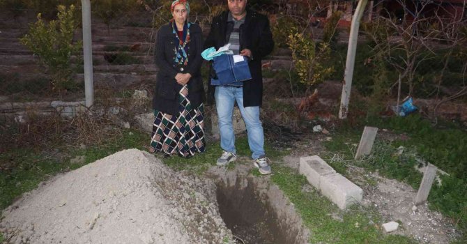 Ölü sanıp gömmeye gittikleri bebekleri yolda ağlayınca yaşadığını fark ettiler