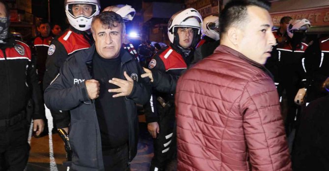 Polis kadına şiddeti önlerken bıçaklandı