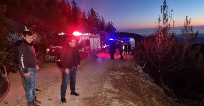 Antalya’da tomruk yüklü kamyonun altında kalan şoför hayatını kaybetti