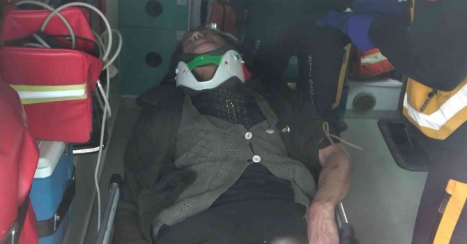 Cenazede dua okunurken kafasına beton parçası düştü