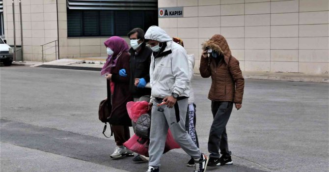 Tartıştığı kadın arkadaşını boğarak öldürüp, cesedi sandıkta saklamış