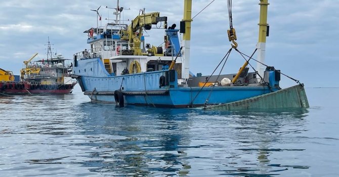 İskenderun Körfezi’nde denize düşen dinamit yüklü konteyner çıkarıldı