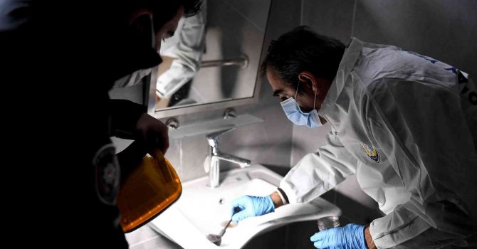 Mersin’de hırsızların yeni hedefi mezarlık tuvaletleri oldu