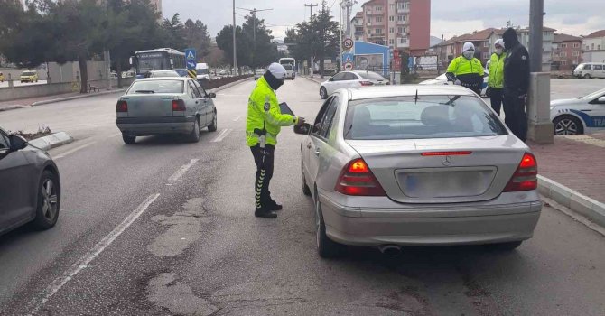 Trafik denetimlerinde 2 bin 760 aracın 348 sürücüsüne ceza kesildi