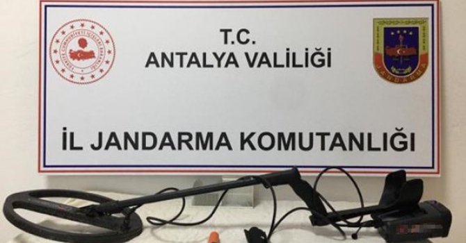 Kaçak kazı yapan 5 şüpheli jandarmaya suçüstü yakalandı