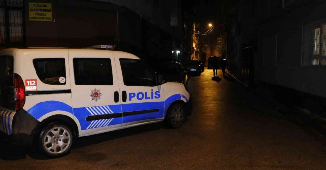 Tartıştığı arkadaşı tarafından bıçaklanan genç ağır yaralandı