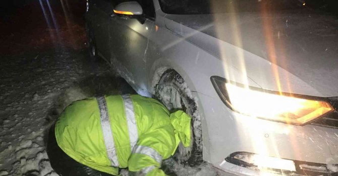 Antalya-Konya karayolunda kar yağışı sebebiyle tırların geçişine izin verilmiyor