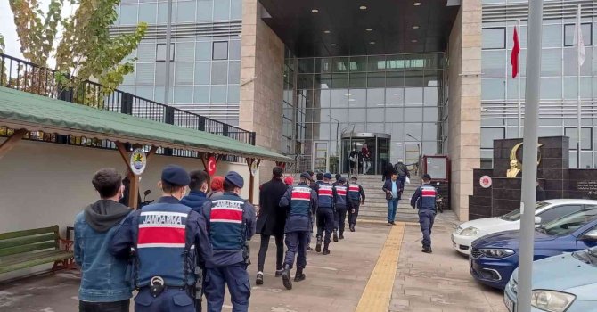 Hırsızlık şüphelisi 6 kişi gözaltına alındı