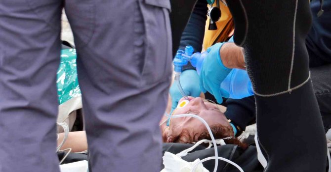 Denizde boğulma tehlikesi geçiren Rus kadın 40 dakikalık kalp masajıyla hayata döndürüldü