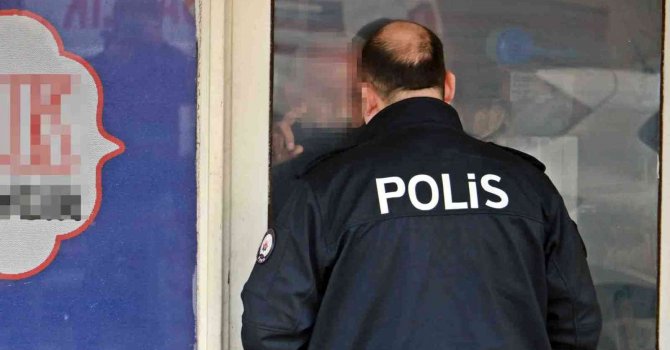 Müzakereci polisin bir sözü, kilitli kapıyı açtırdı