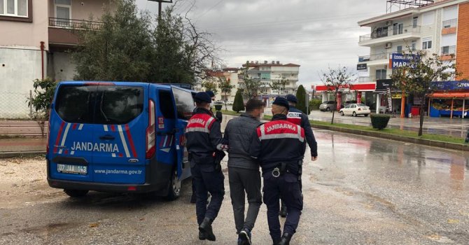 Manavgat’ta 12 yıl hapis cezası olan uyuşturucu tacirine operasyon