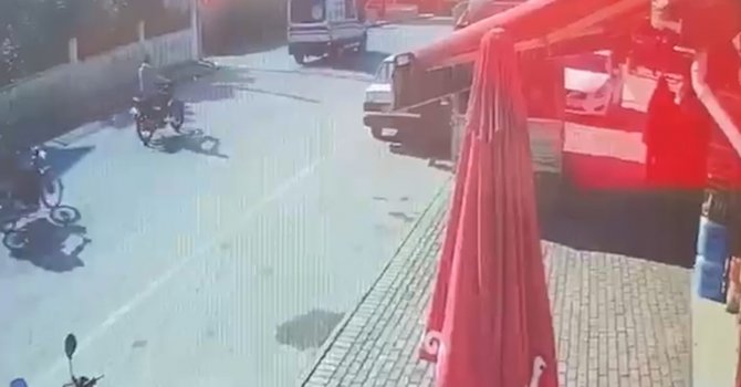 Eşini doğuma götüren ambulansı takip ederken kaza yapan babadan acı haber geldi