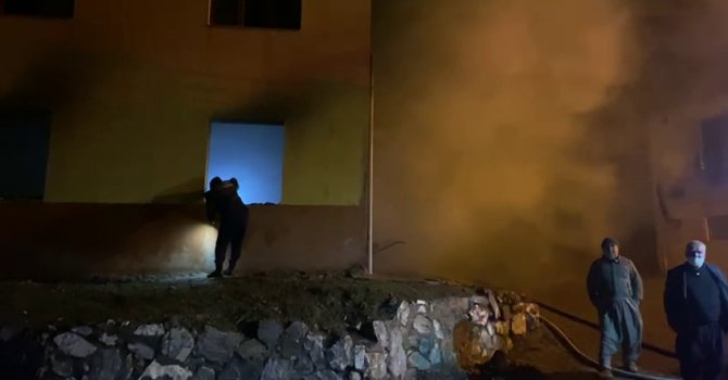 Adana’da çıkan yangında ev kullanılmaz hale geldi