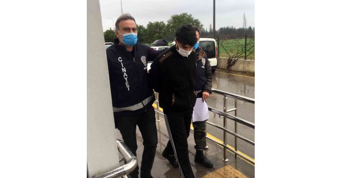 Bıçakla şaka yapan arkadaşını kalbinden bıçakladı