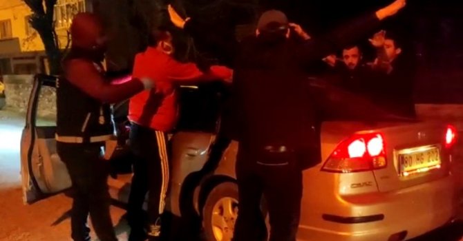 Uyuşturucu tacirleri film gibi kovalamacayla yakalandı