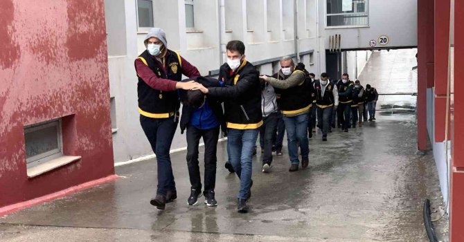 Adana’da 9 hırsız şüphelisi adliyeye sevk edildi