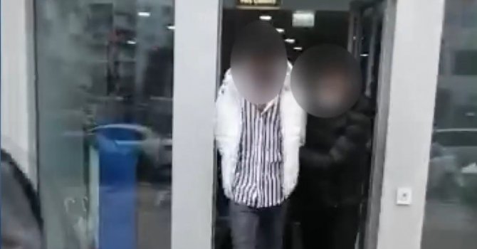 Telefon dolandırıcıları bankada suçüstü yakalandı