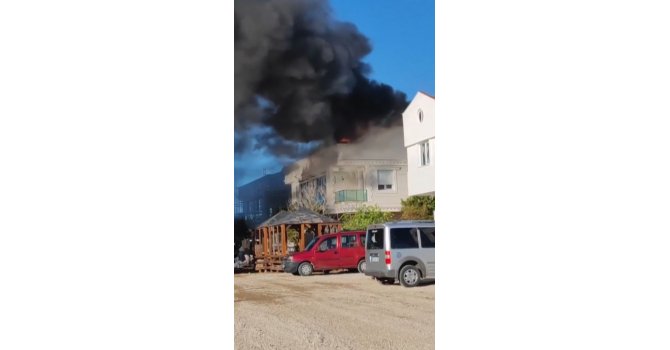 Lüks dubleks villanın ikinci katı alevlere teslim oldu