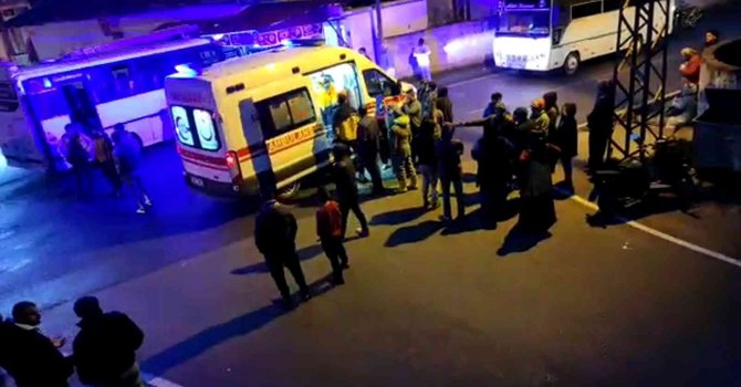 Tarım işçilerini taşıyan midibüs bakkala girdi: 5 yaralı