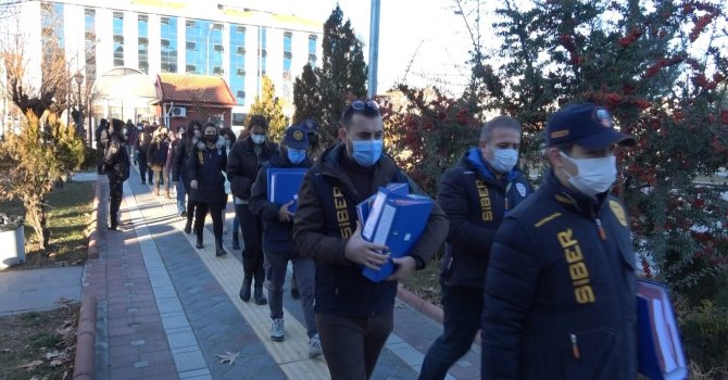 İnternet dolandırıcılarına 10 ilde eşzamanlı operasyon: 12 gözaltı