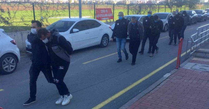 Adana’da yabancı uyruklu 5 DEAŞ’lı adliyeye sevk edildi