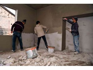 Mersin’de ihtiyaç sahiplerinin evleri tadilattan geçiriliyor