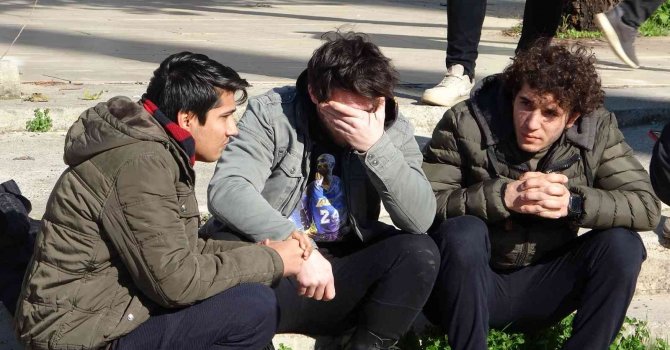 Arkadaşları kazada yaralanan genç, uzun süre kazanın şokundan çıkamadı