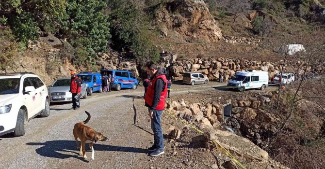 Komşularının kayıp ihbarı verdiği yaşlı adam, dere yatağında ölü bulundu