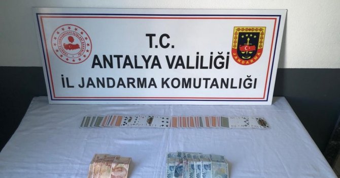 Jandarmadan Tekel markette kumara suçüstü
