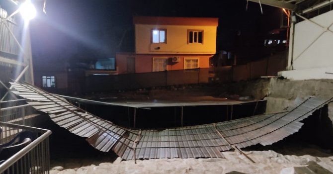 Kahramanmaraş’ta fırtına antik mozaiklerin yüzeyindeki koruma çatıyı kırdı