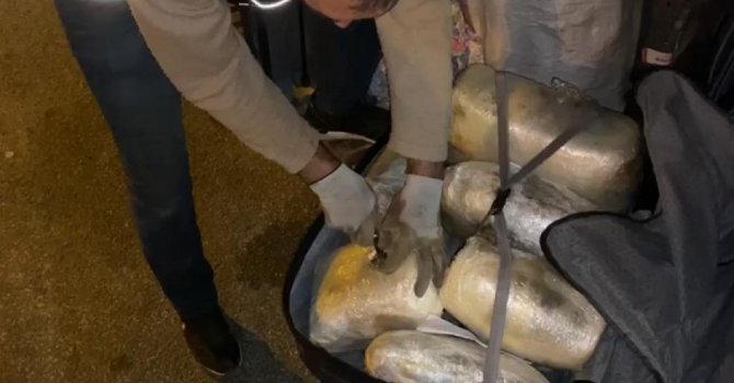 Bavulundan uyuşturucu çıkan kadın tutuklandı