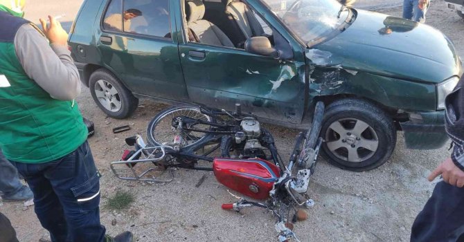 Otomobil ile motosiklet çarpıştı: 2 yaralı