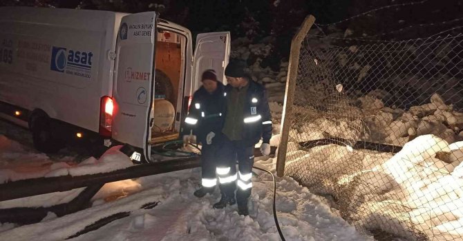 Alanya’nın yüksek kesimlerini kar esir aldı, 11 araç 40 vatandaş mahsur kaldı