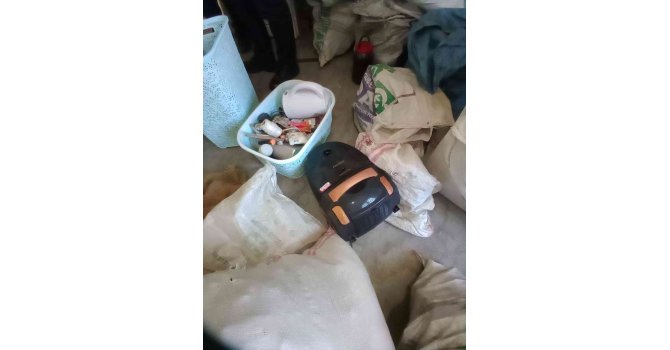 Evde ne bulduysa çalmış