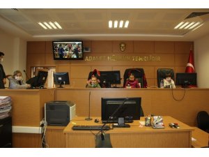 Hakim ve Savcı kürsüsünde bu kez minikler yer aldı