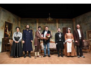 Tarsus Şehir Tiyatrosu, ’Çehov Vodvil’ oyunuyla Aksaraylı izleyicilerle buluştu